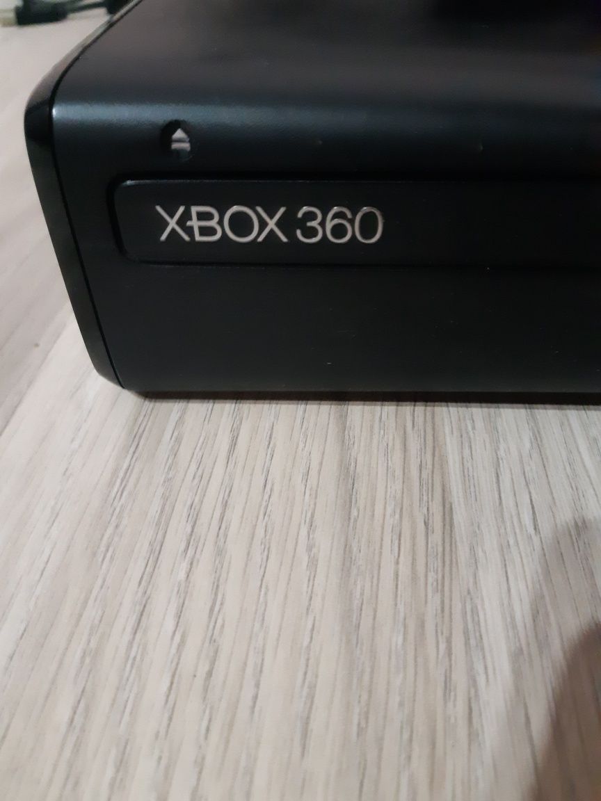 Vand Xbox 360 Plus jocuri