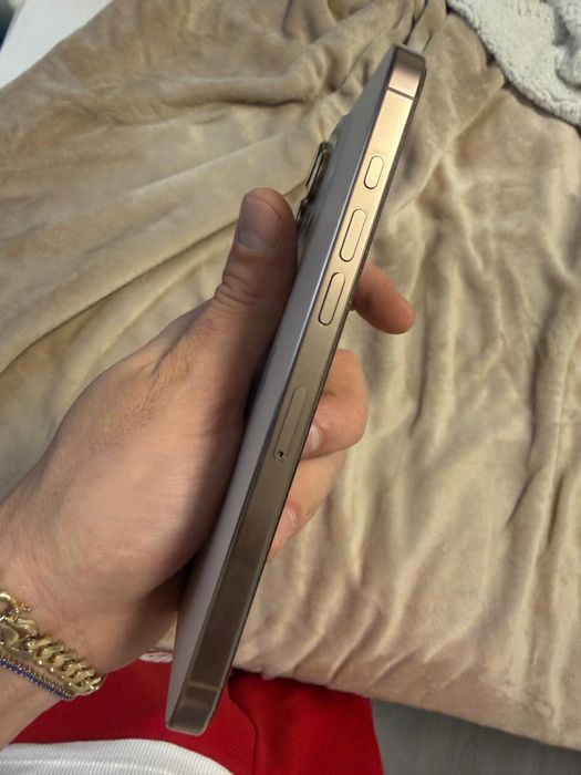 Iphone 16 pro max dessert titanium