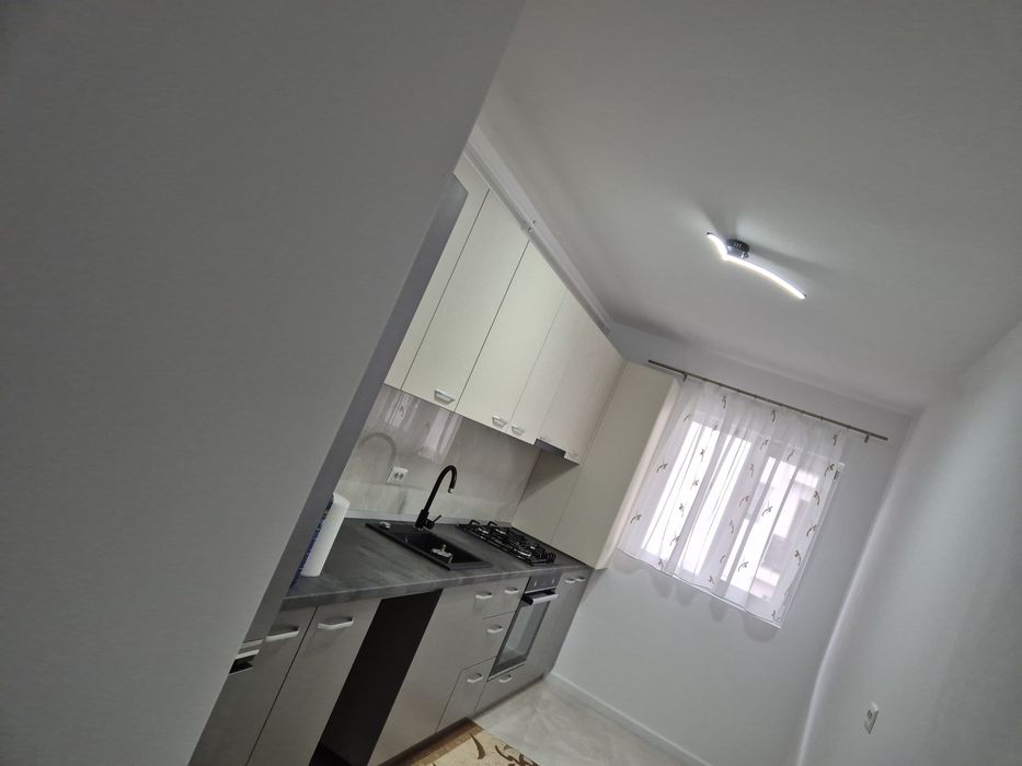 Închiriez apartament