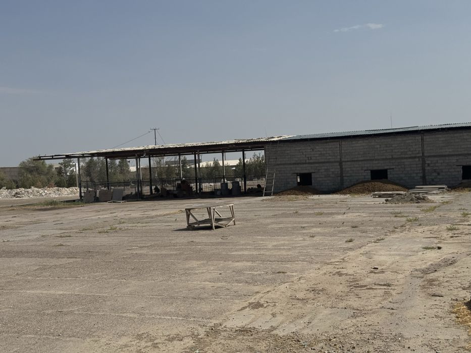 2 gektar Yer sotiladi. Qurilishi bilan rasmda ko’rishingiz mumkin.