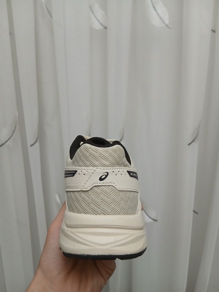Asics GEL-contend 4 razmer 41.5