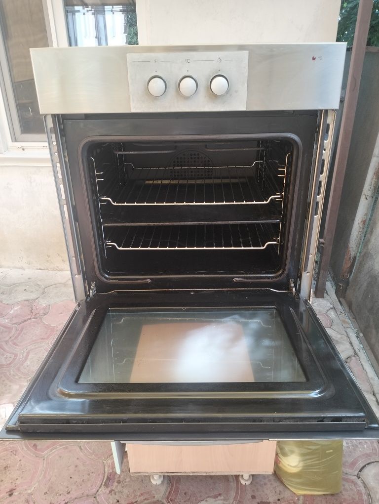 Продам электрическую Духовку
