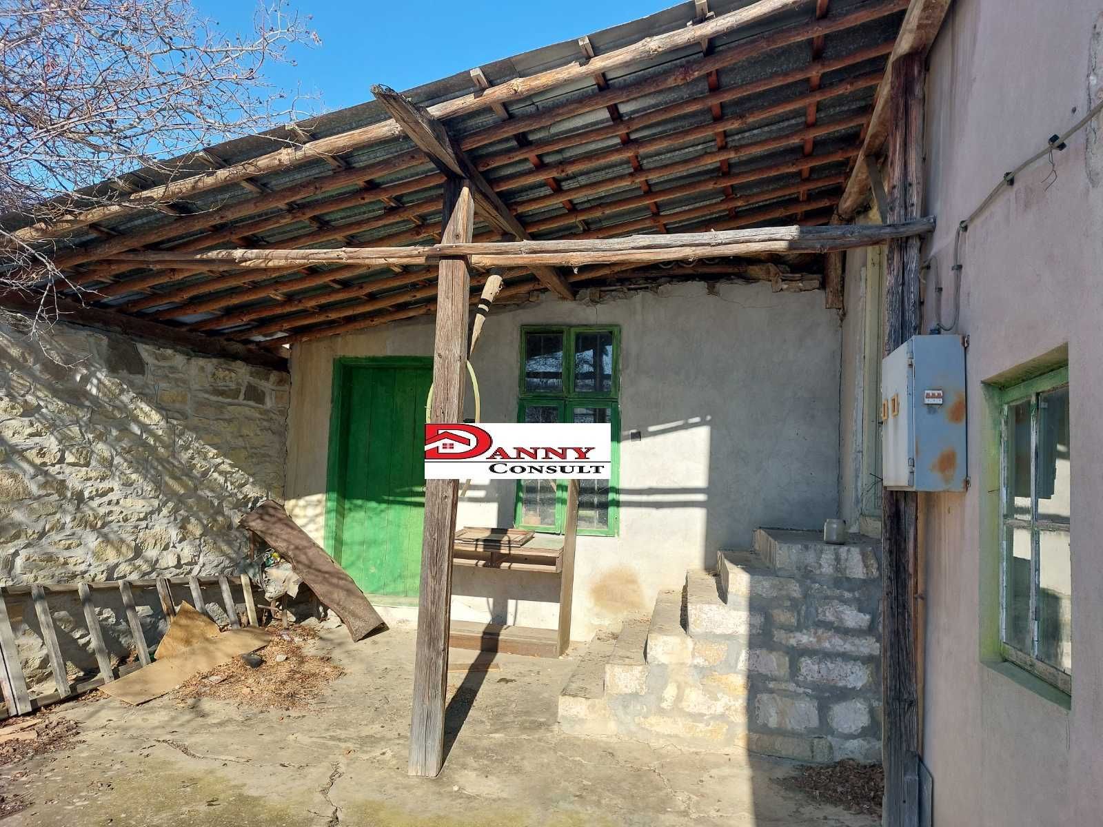 Двуетажна къща с двор и кладенец в с. Драгижево, общ. Велико Търново