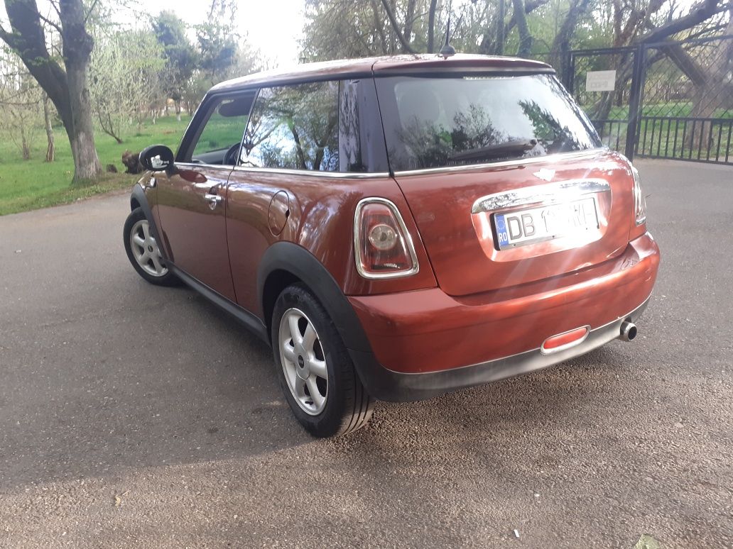 Vând Mini Cooper  1.4 benzina