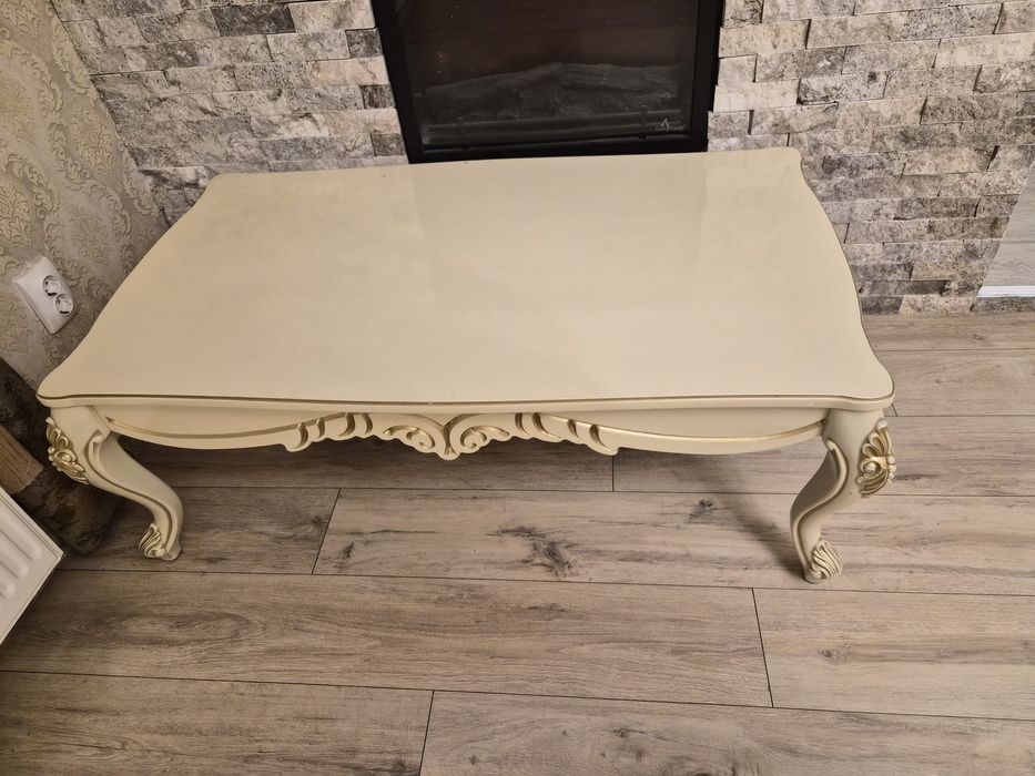 Măsuță pentru cafea.