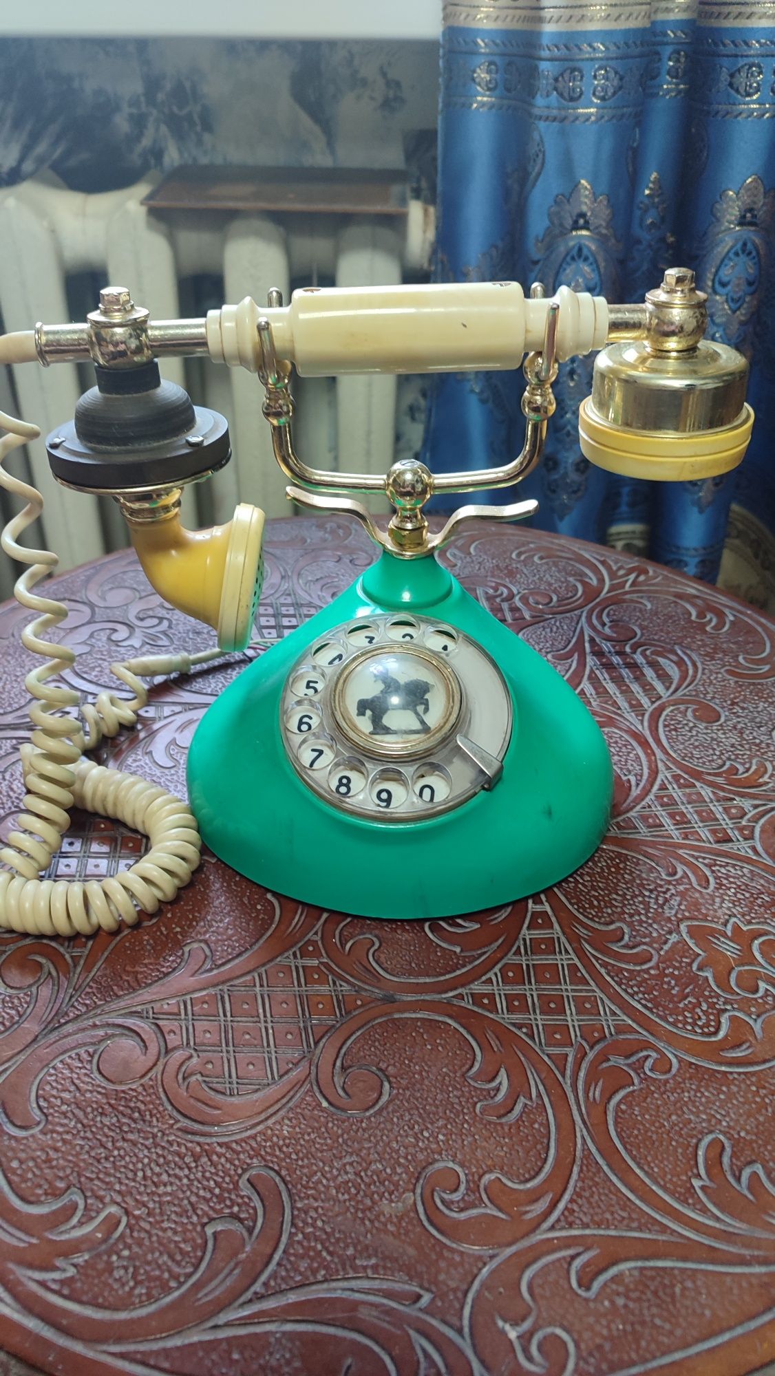 Телефоны в стиле ретро