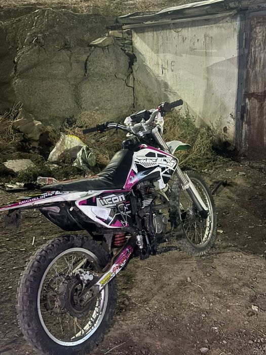 Продам мотоцикл эндуро 250куб