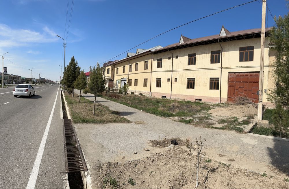 Navoiy sh. Guliston 3 da 2 qavatli hovli sotiladi