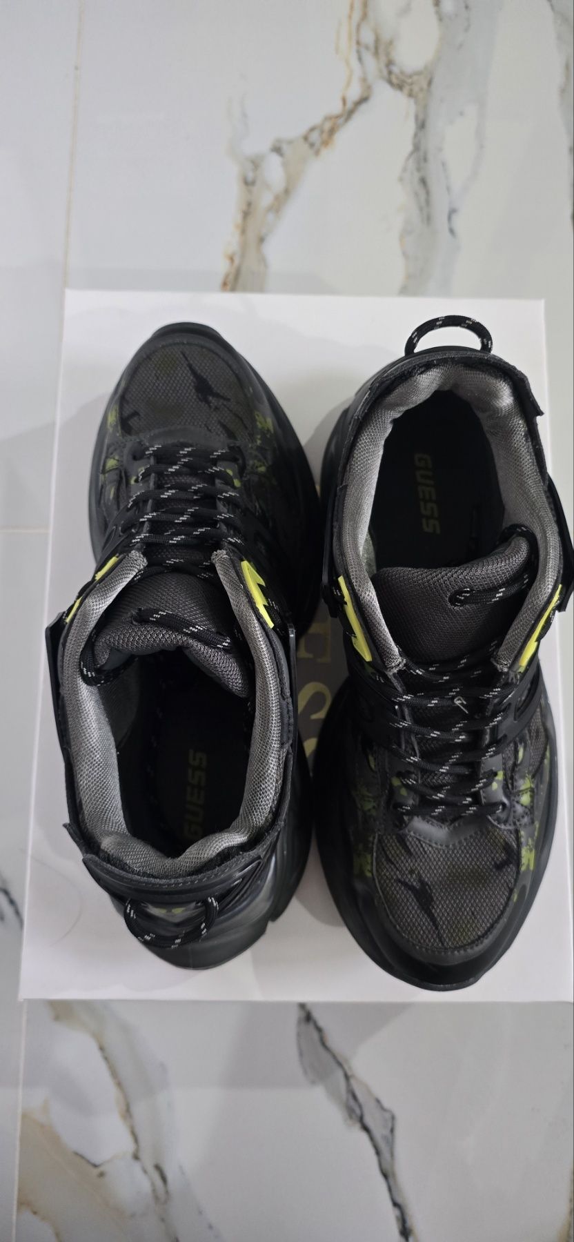 Спорни маратонки Guess & Nike
