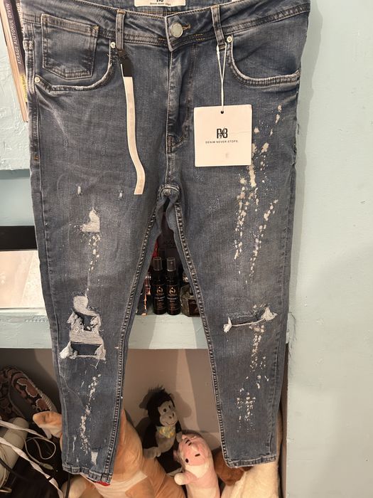 Blugi noi pret redus