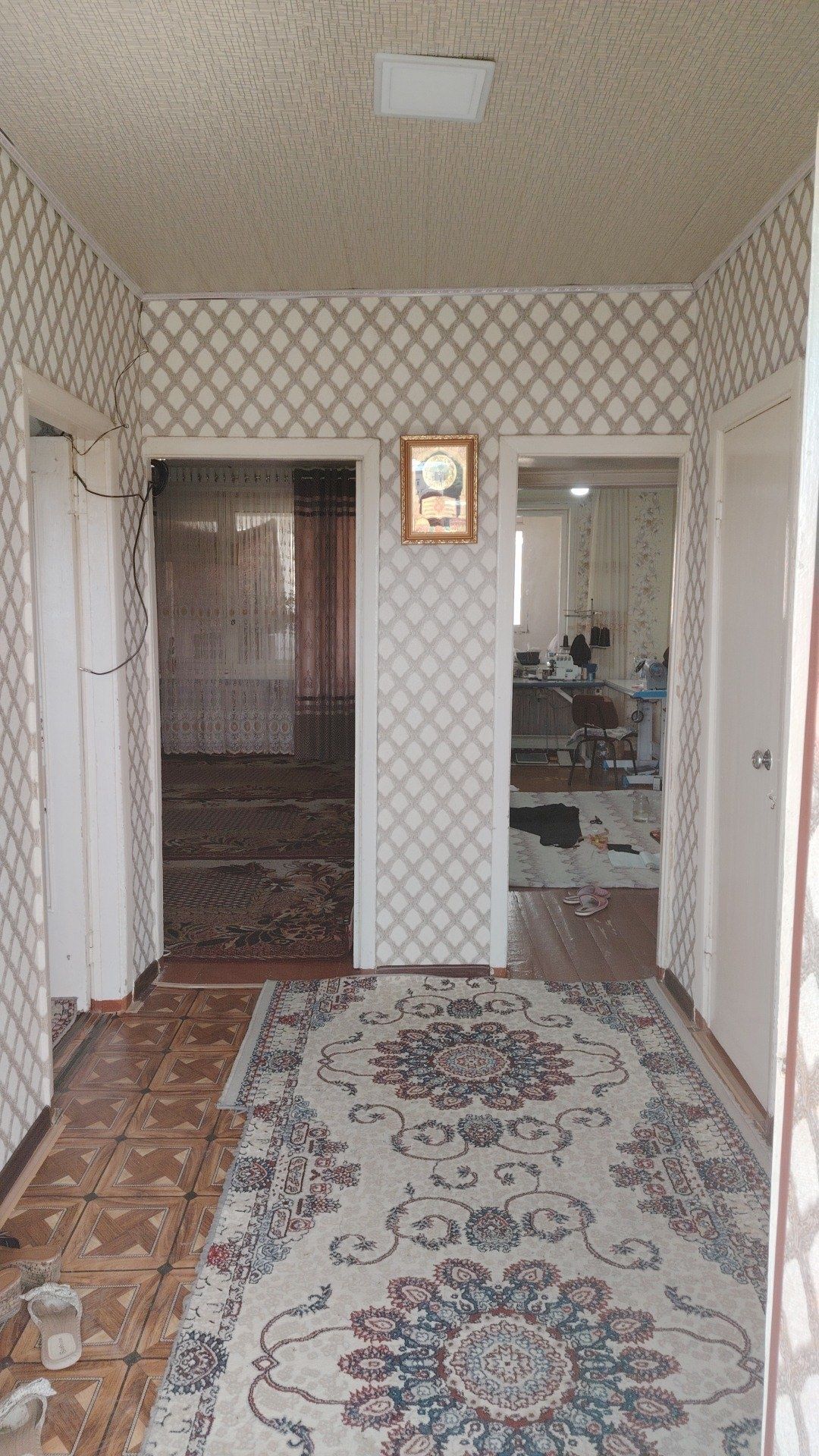 2 комнатная квартира. Адрес город Зарафшан 3 микрорайон 23 дом 136 кв.