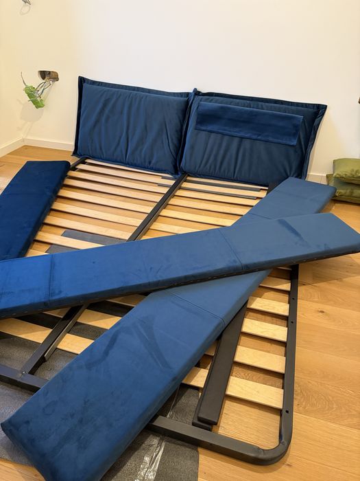 Vand Pat Nou Tapitat Catifea Bleu 200x160 cu spatiu depoItare- 950 Lei