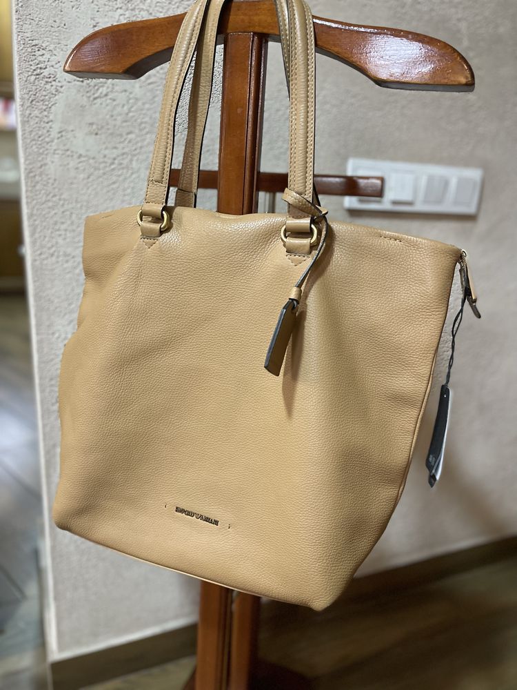 Сумка в идеальном состоянии . Emporio Armani .