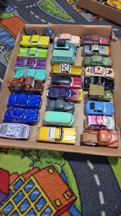 Disney cars 1 personaje si concurenti