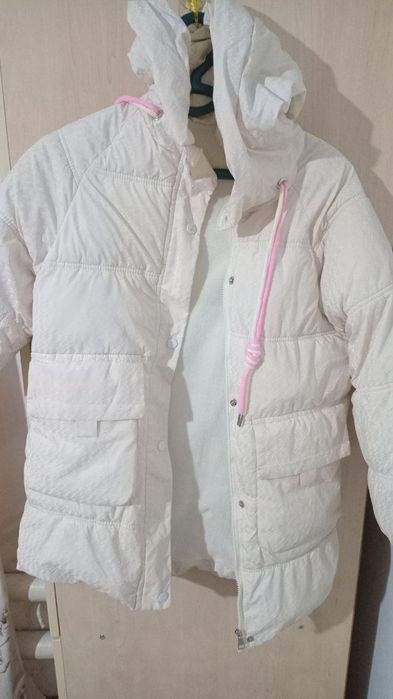 Куртка на девочку 8-9лет