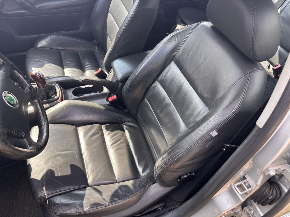 Skoda Superb 2.0 TDI 140 Cp - Xenon/ Piele/ Memorii/ Senzori Parcare
