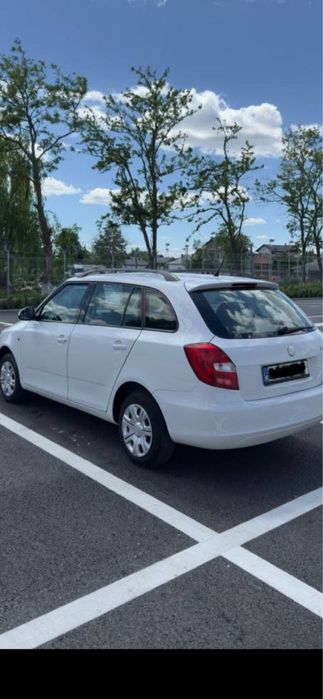 Salut,vand skoda fabia 1.2 benzina