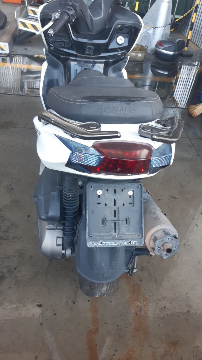 Скутер Кимко (Kymco K-XCT 300i)-на части