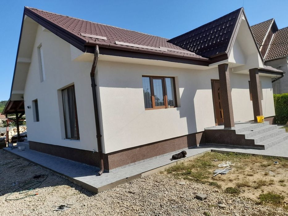 Execut finisaE interioare ,exterioare și case la roșu.