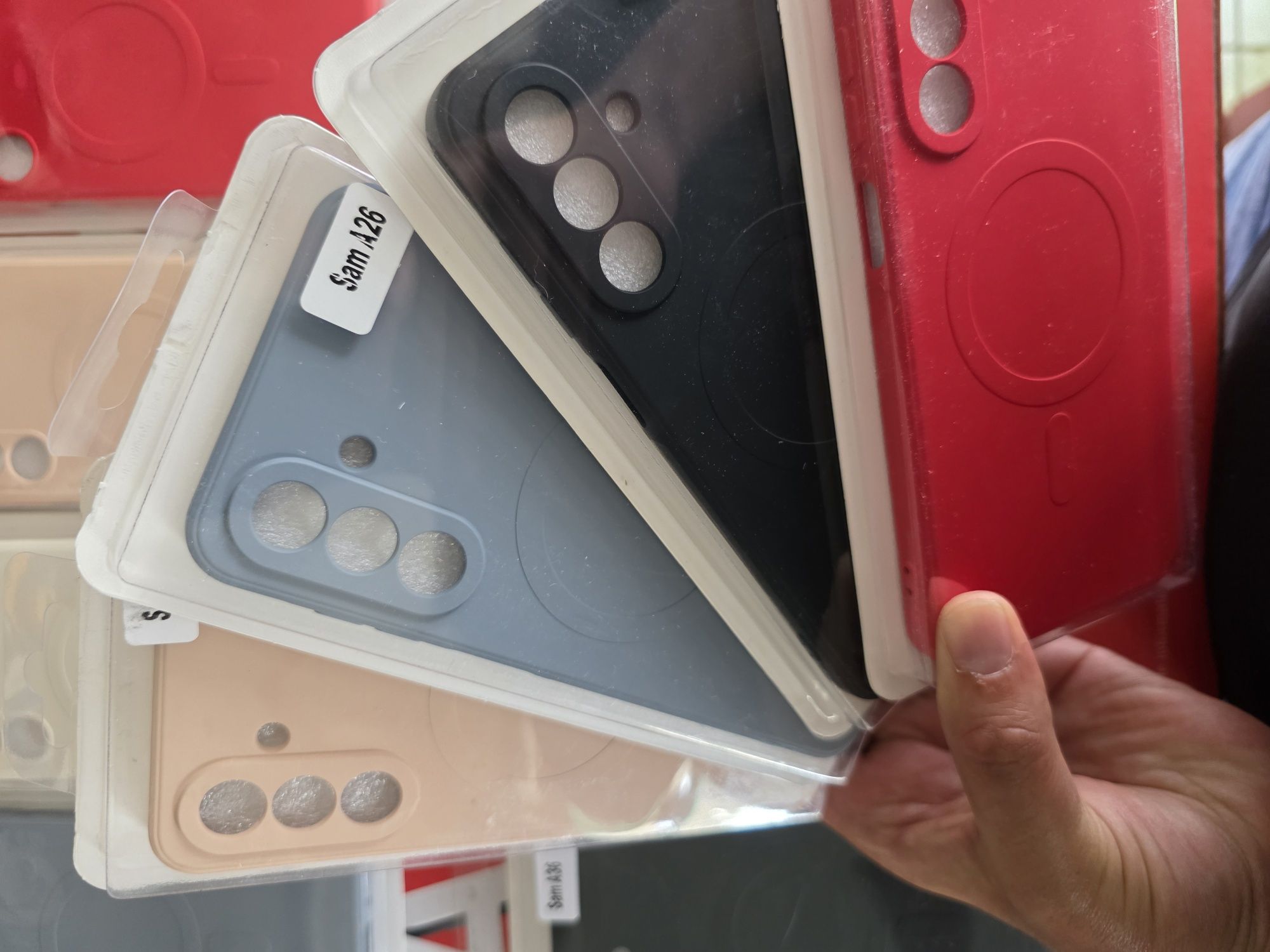 MAGSAFE гърбове за iPhone и Samsung