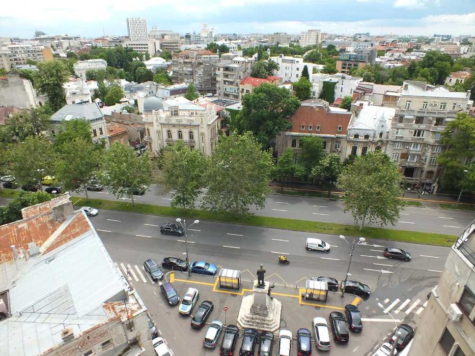 Piata Romana Povernei 2 camere 75 mp