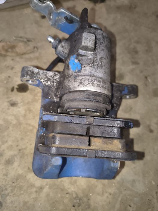 Vând etrieri golf 5 .punte spate