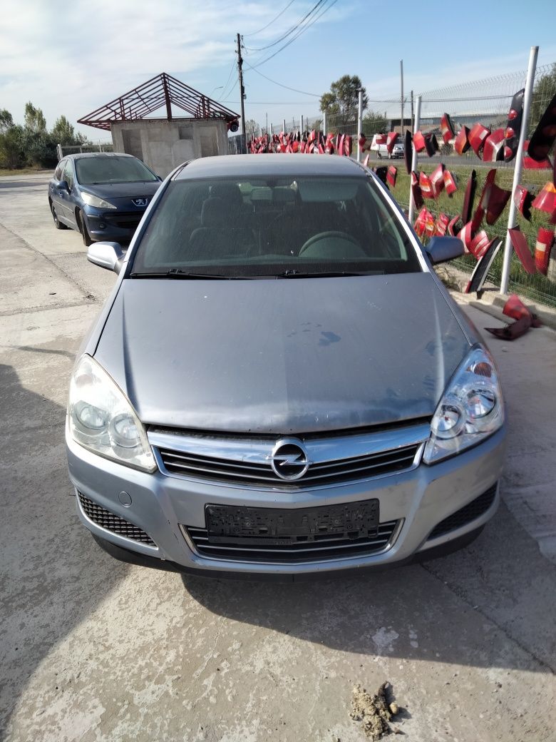 Dezmembrez Opel Astra g Sedan 16 benzina