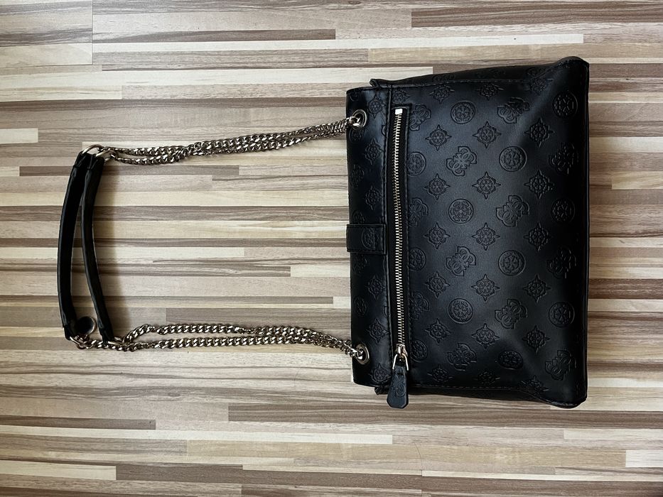Чантичка Guess