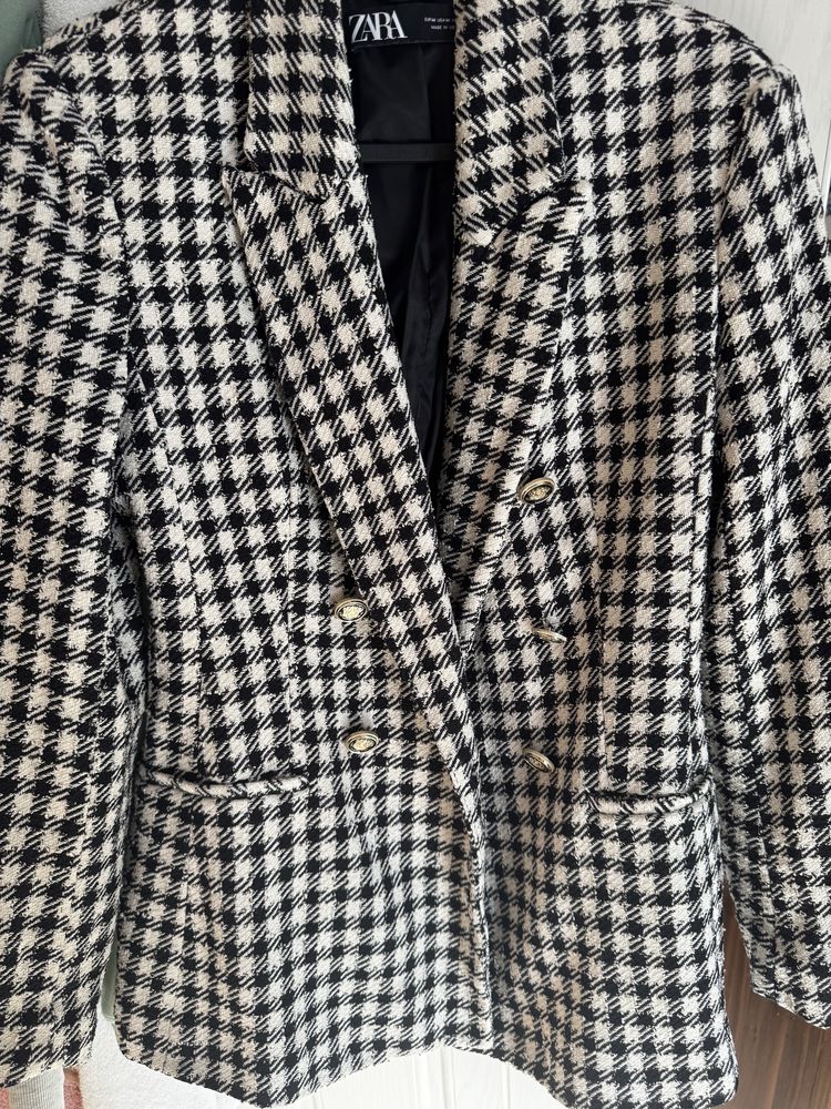 Сако и бермуди Zara
