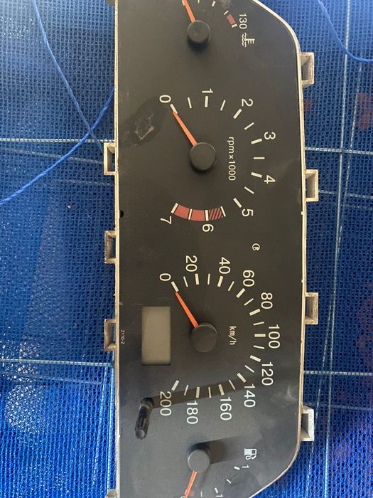 Продам щиток приборов 2114