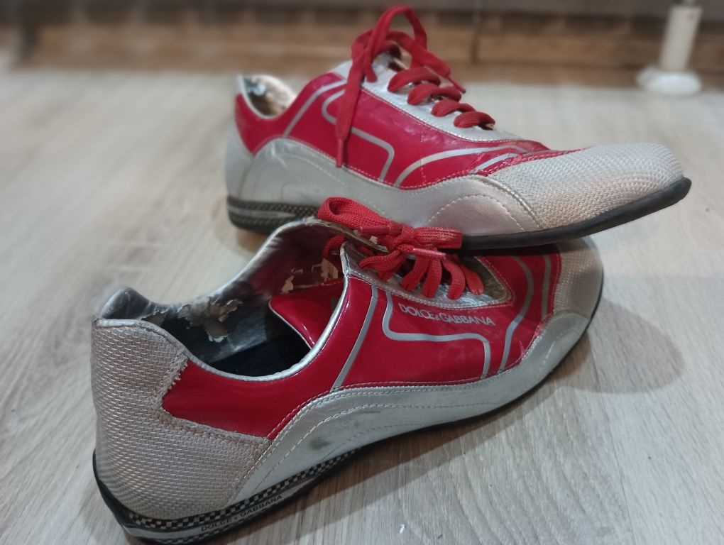 Продаю туфли красного цвета