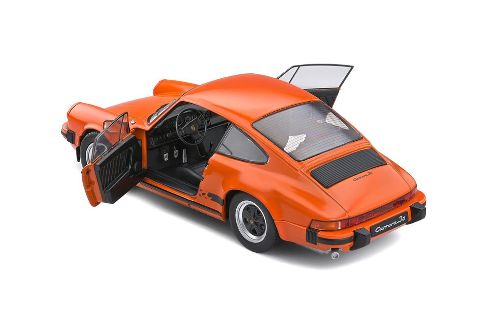 Macheta auto Porsche 911 3,0 Carrera Gulf Orange (1977) 1:18 Solido