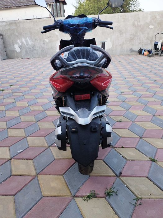 Vand scuter electric