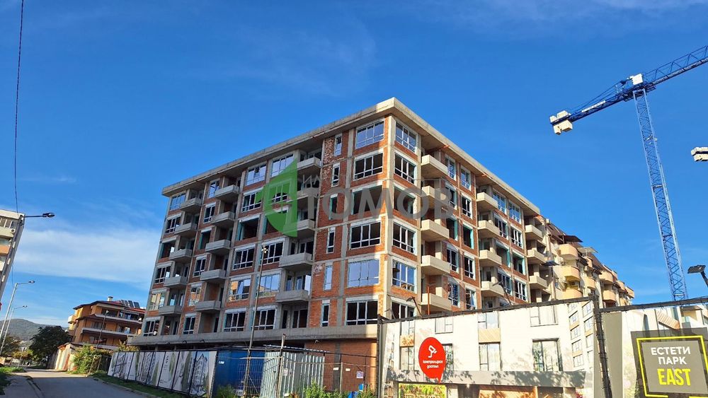 Просторен тристаен апартамент в кв. Самара 3