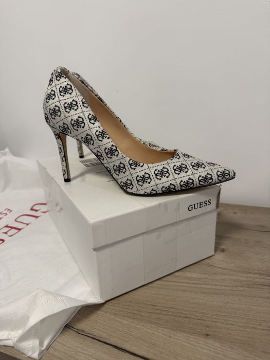 Дамски обувки на ток guess