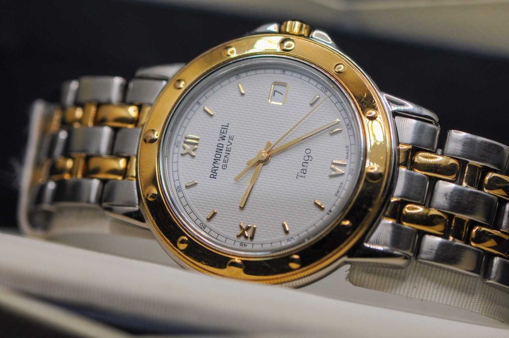 Мъжки швейцарски часовник - Raymond Weil Tango 5560