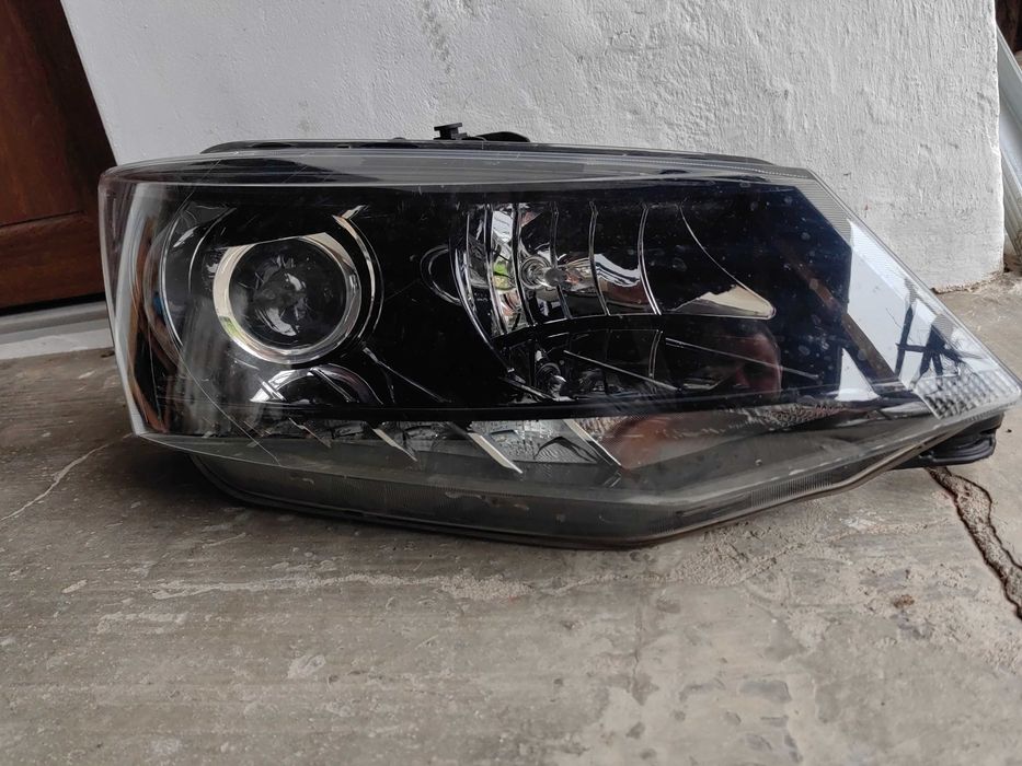 Фар Skoda Fabia LED десен / Фар Шкода Фабиа Оригинален