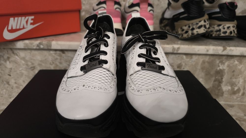 Mona Lisa white and black