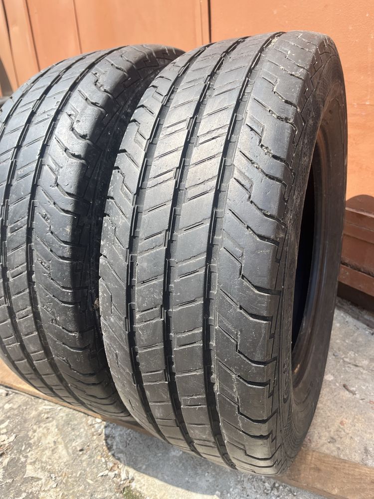 2 бр. гуми за бус 235/65/16C Continental DOT 4317 7 mm