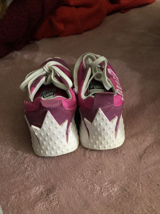 Adidasi Dsquared foarte buna îi livrez decat prin posta