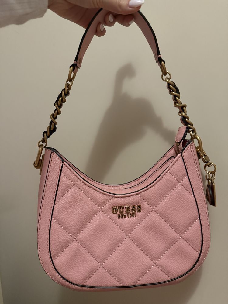 Оригинална дамска чанта Guess