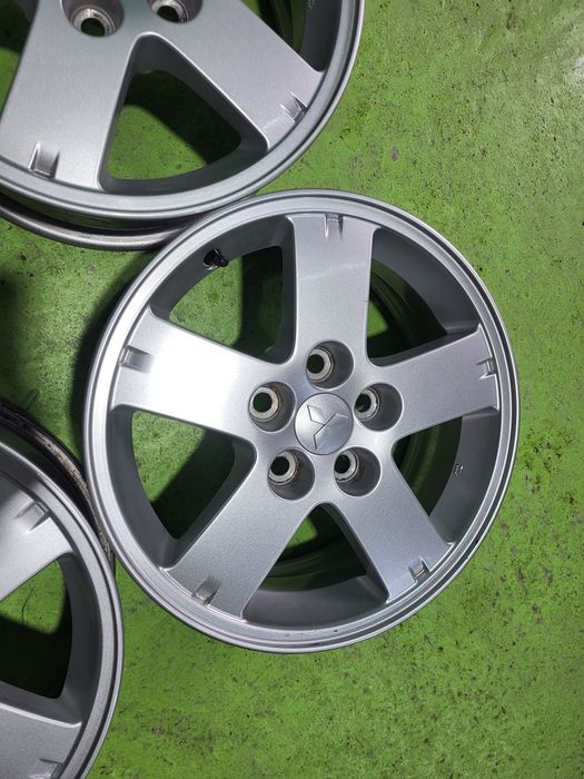 16 5x114.3 Mitsubishi лети джанти 5х114.3