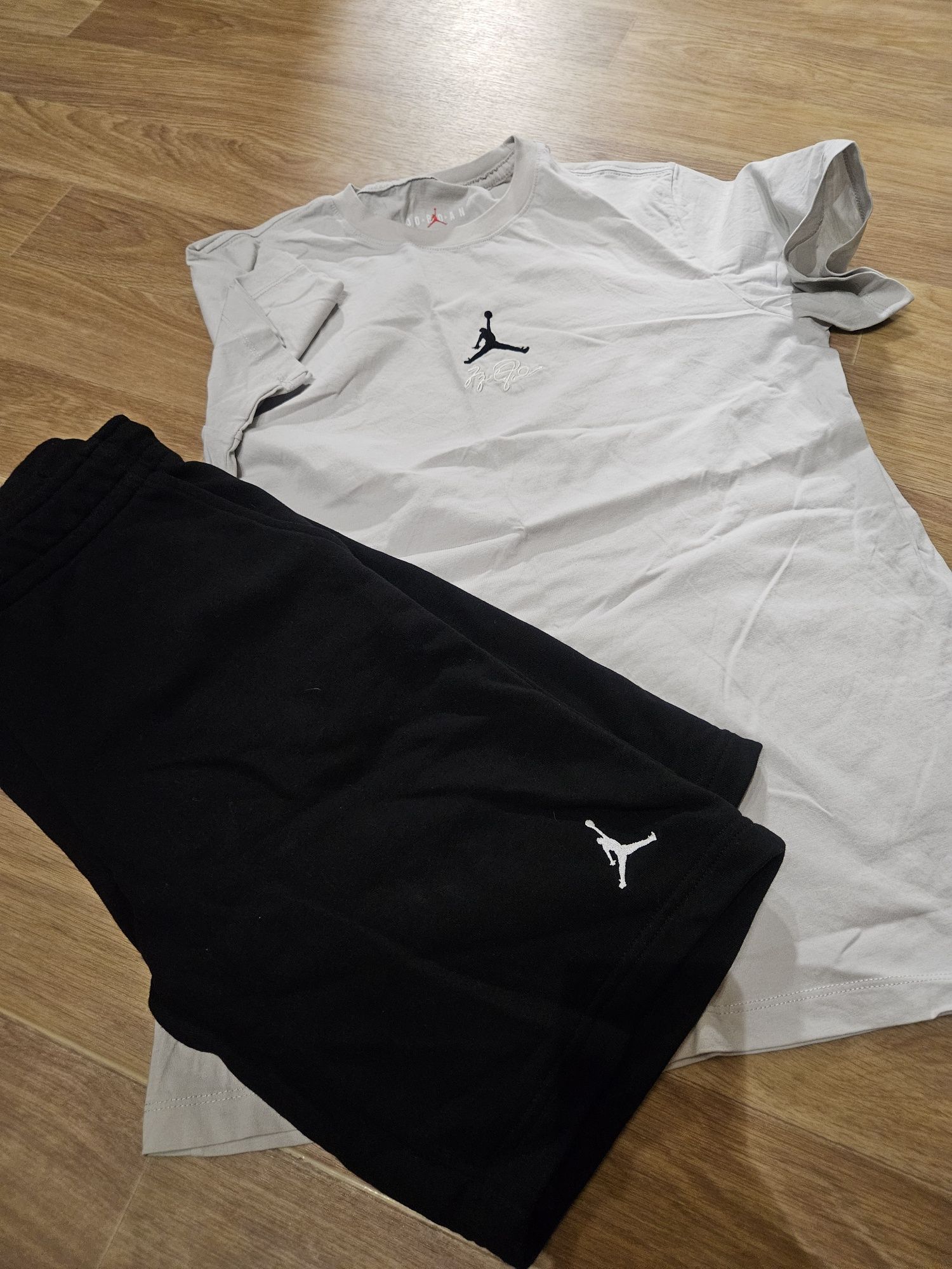 Мъжки дрехи S и М- Nike, Adidas, Guess