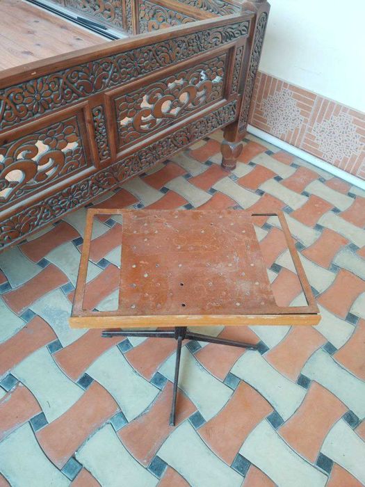 360 gradusda aylanadigan podstavka sotiladi.