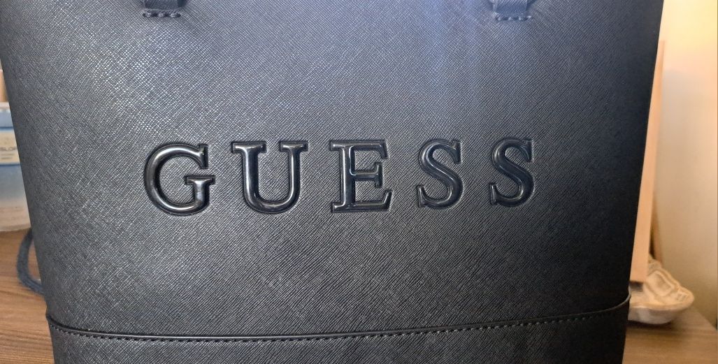 Нова оригинална чанта GUESS