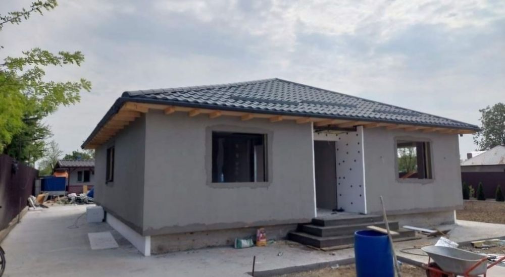 Case pe structură metalică cu panouri sandwich – viitorul construcțiil