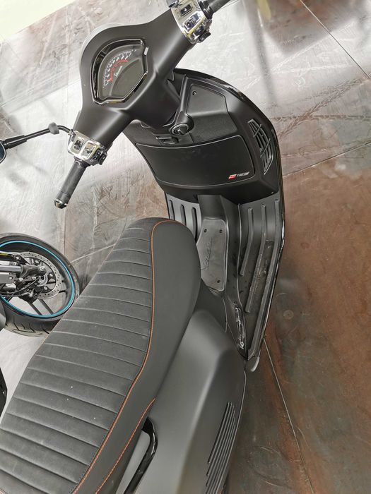 Scuter Vespa GTS Super Sport 2024