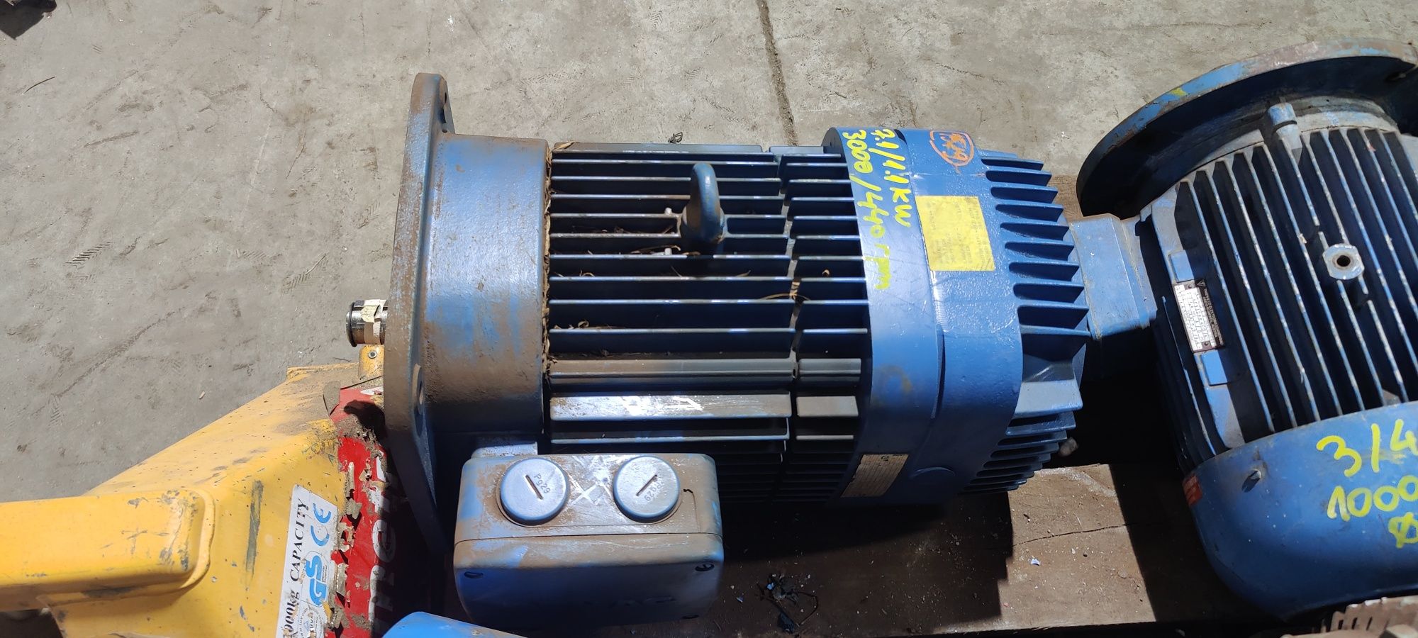 Motor electric trifazat pentru troliu macara, 7.1kW / 1.1kW