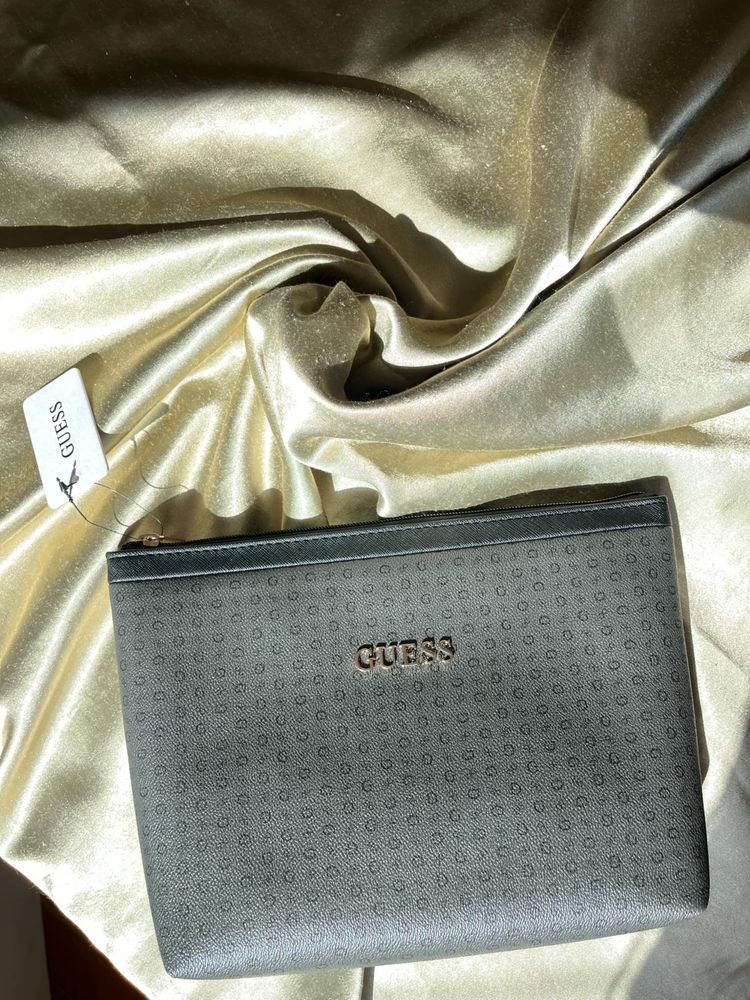 Оригинален козметичен несесер Guess