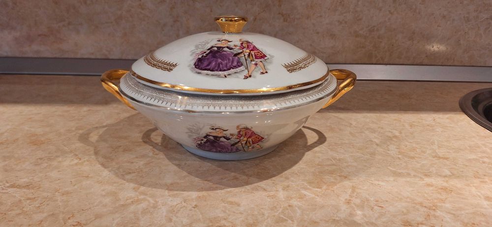 Супник Красива захарница, бонбониера, сосиера